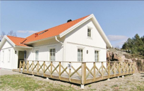 Four-Bedroom Holiday Home in Fjallbacka in Fjällbacka